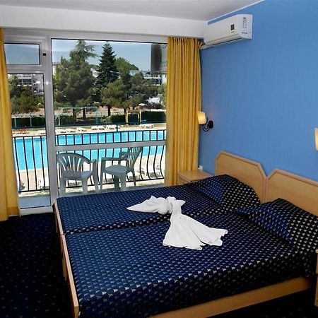 Continental Blu Hotel Pantai Sunny Bagian luar foto