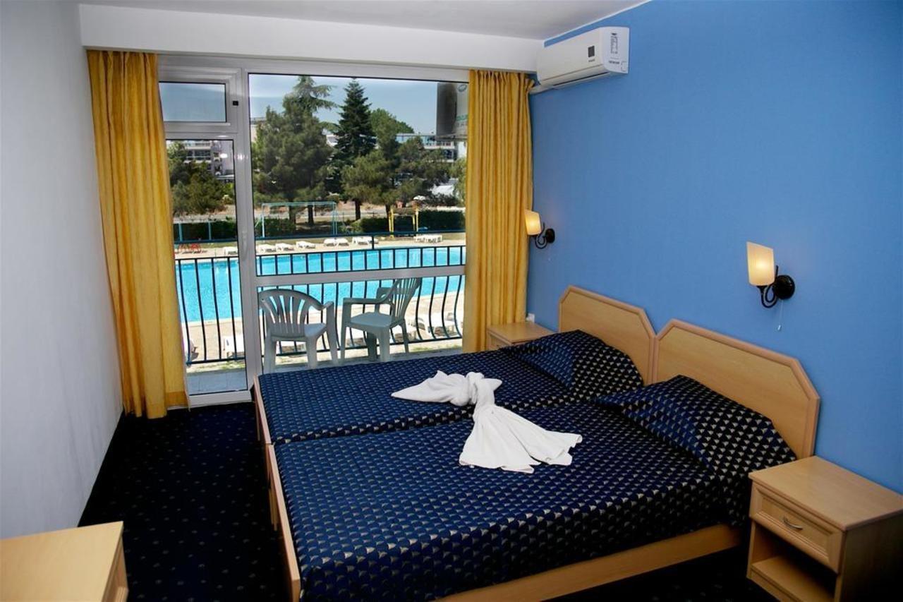 Continental Blu Hotel Pantai Sunny Bagian luar foto