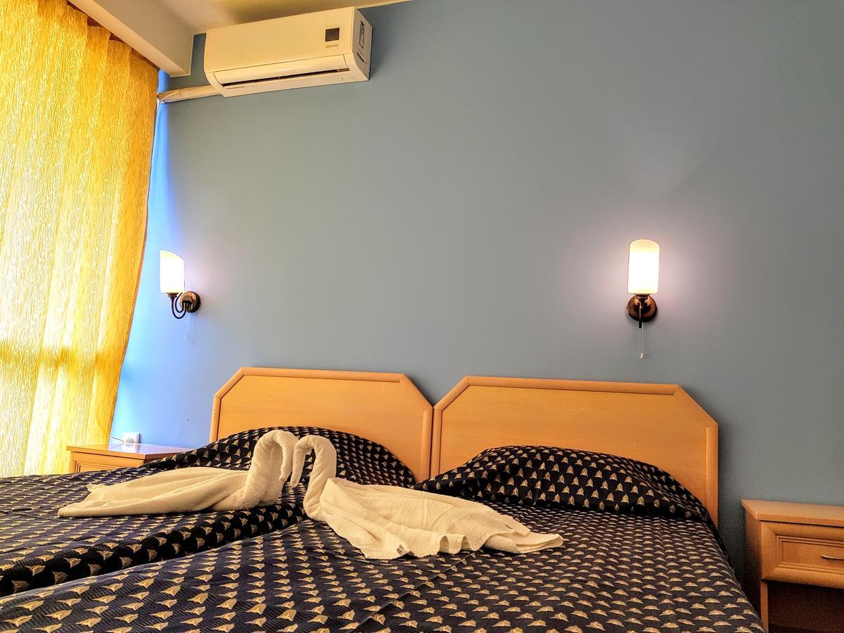 Continental Blu Hotel Pantai Sunny Ruang foto