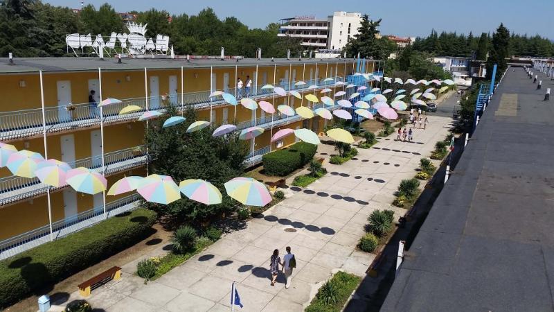 Continental Blu Hotel Pantai Sunny Bagian luar foto