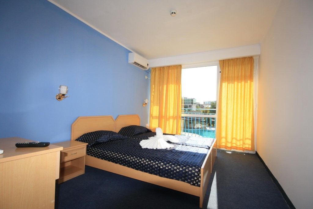 Continental Blu Hotel Pantai Sunny Bagian luar foto