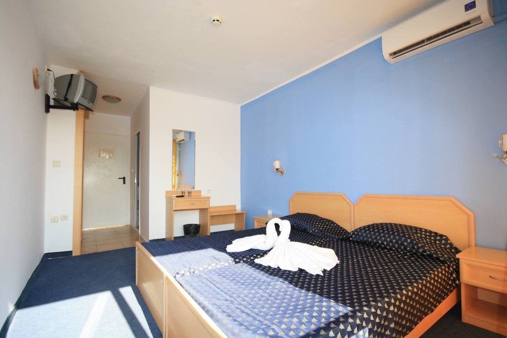 Continental Blu Hotel Pantai Sunny Bagian luar foto
