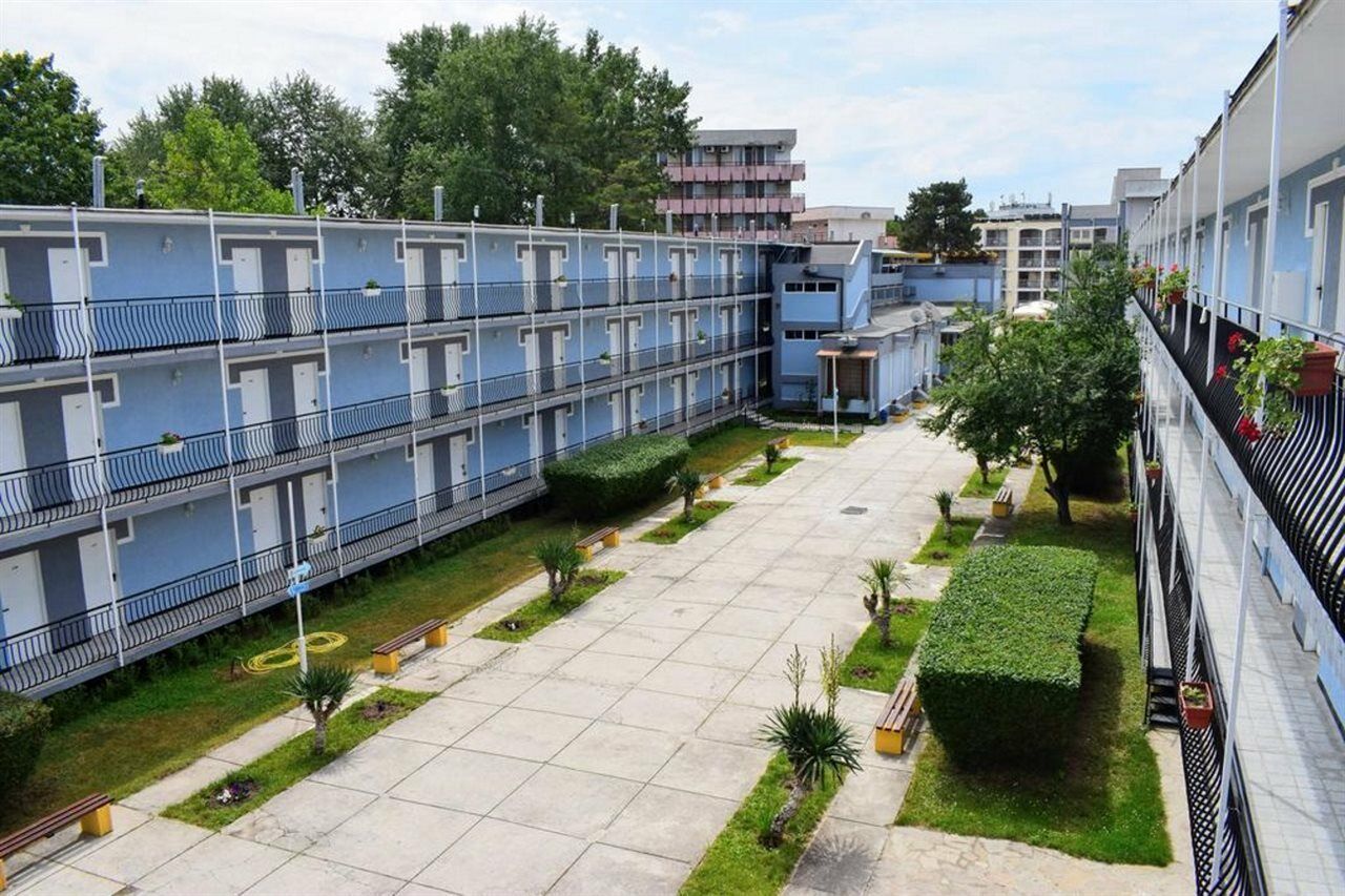 Continental Blu Hotel Pantai Sunny Bagian luar foto