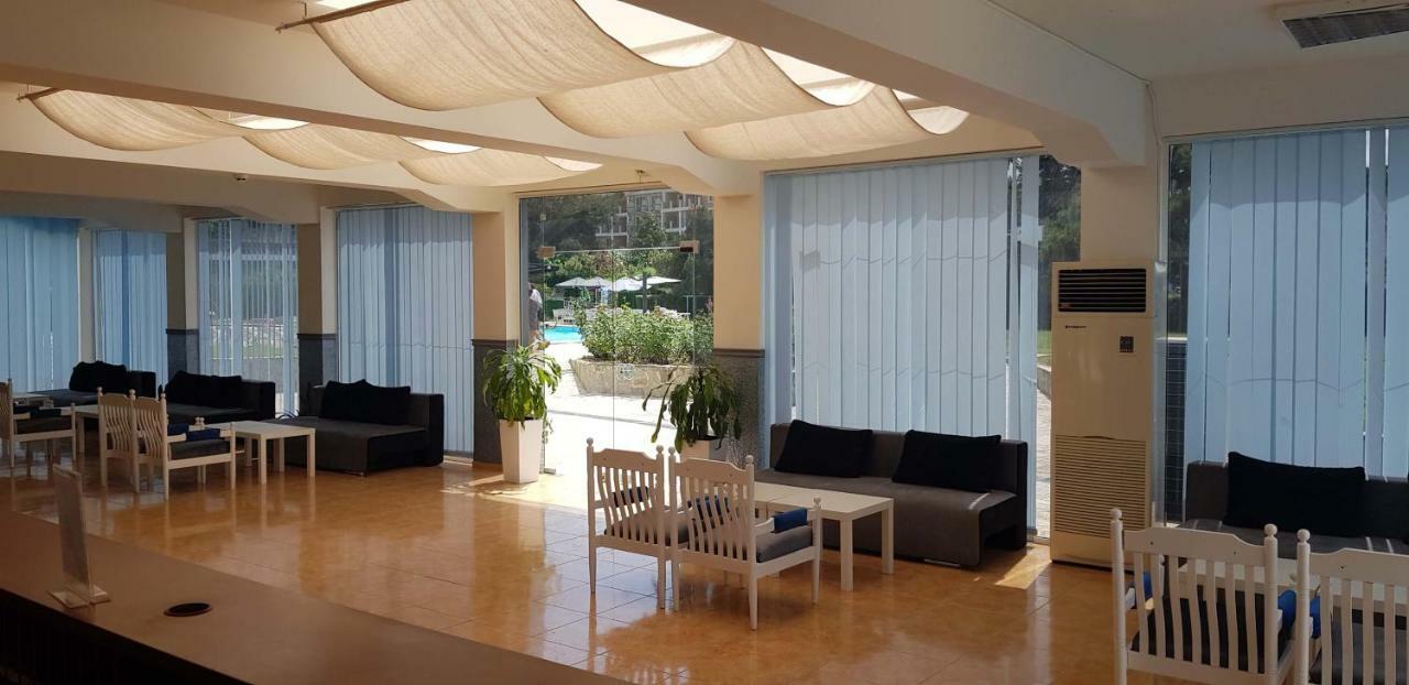 Continental Blu Hotel Pantai Sunny Bagian luar foto