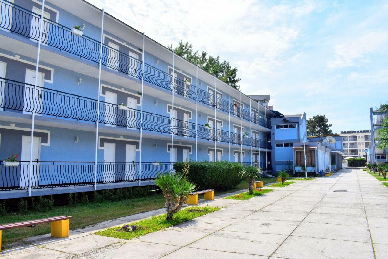 Continental Blu Hotel Pantai Sunny Bagian luar foto