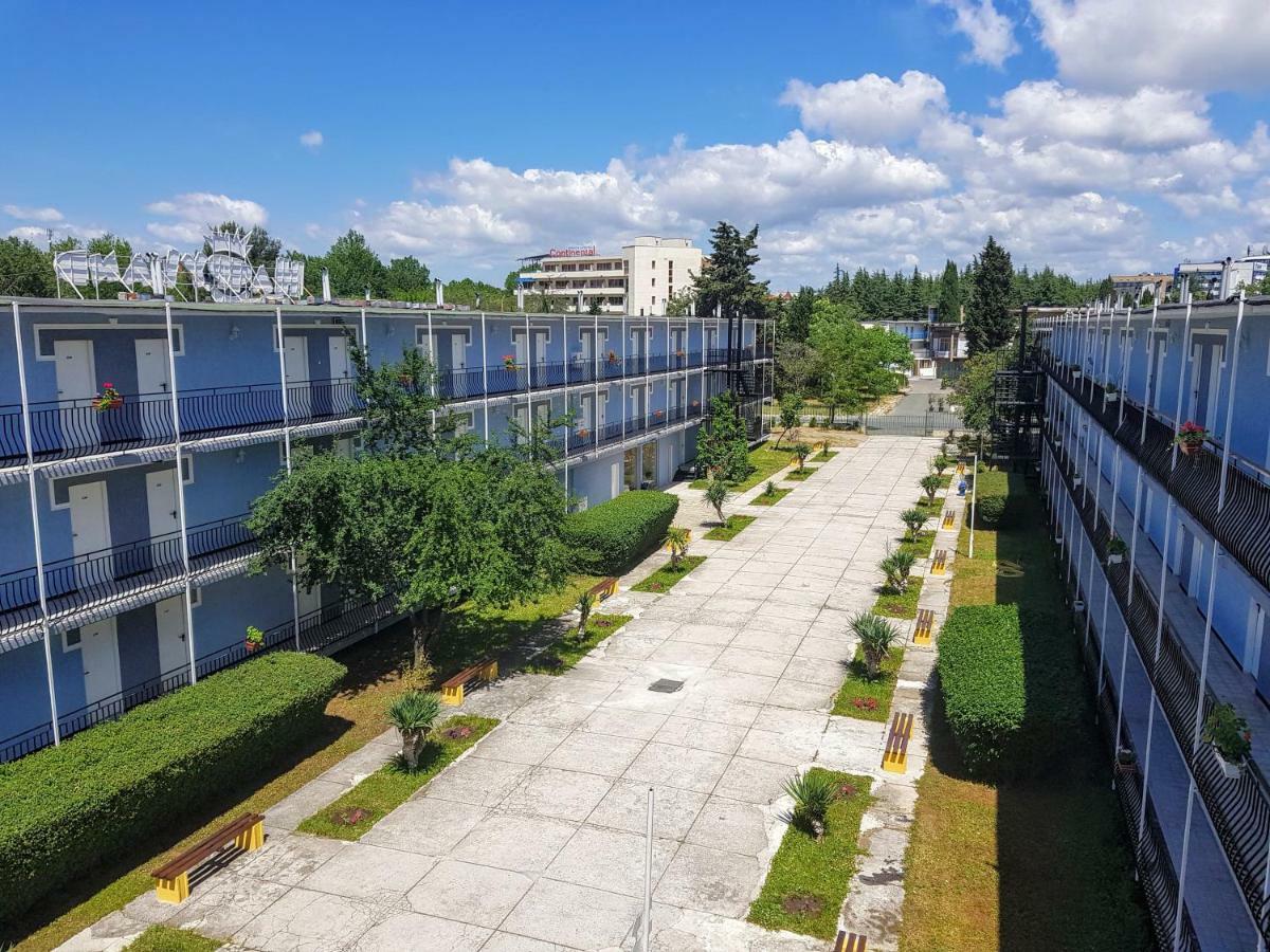 Continental Blu Hotel Pantai Sunny Bagian luar foto