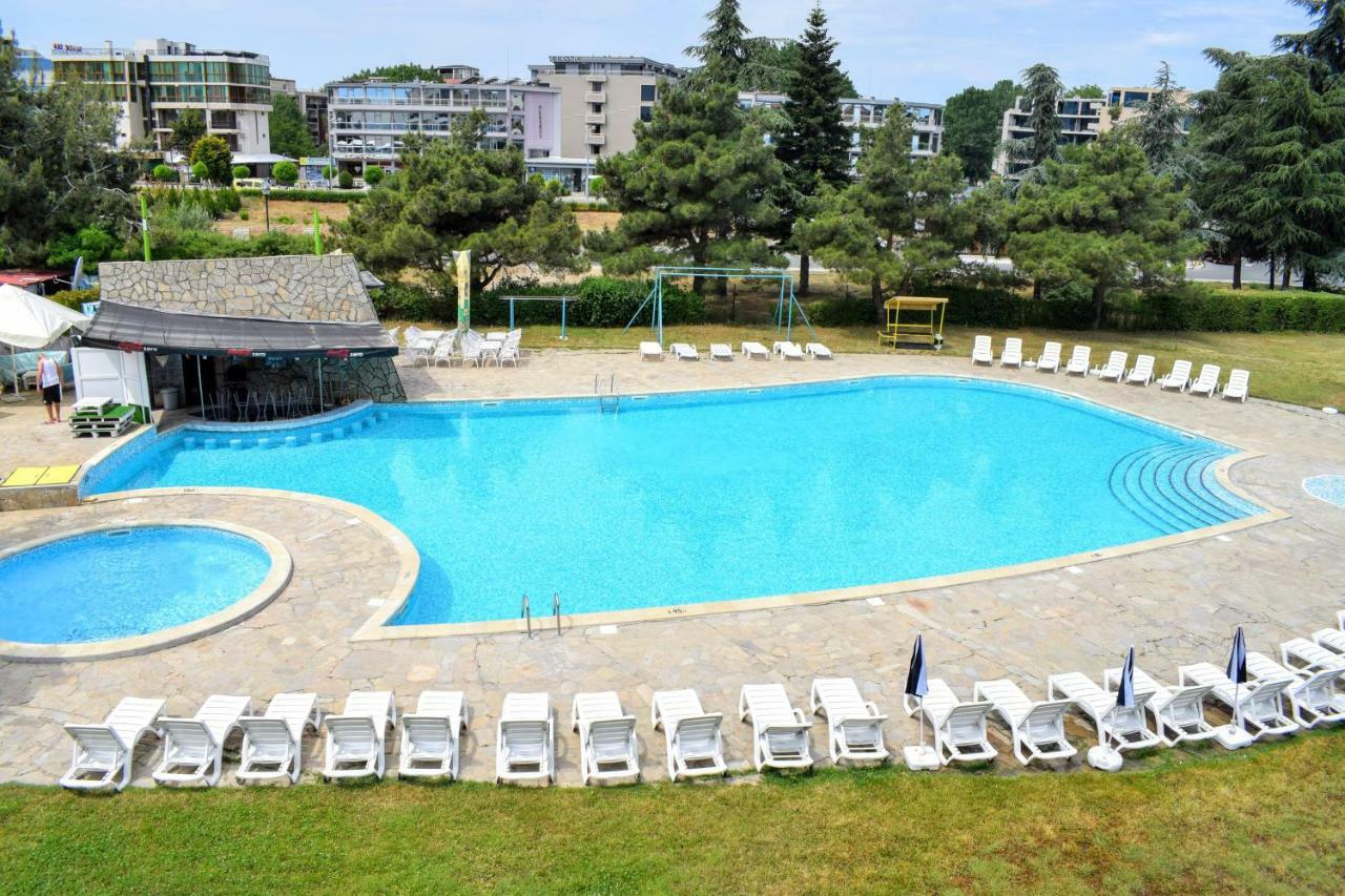 Continental Blu Hotel Pantai Sunny Bagian luar foto