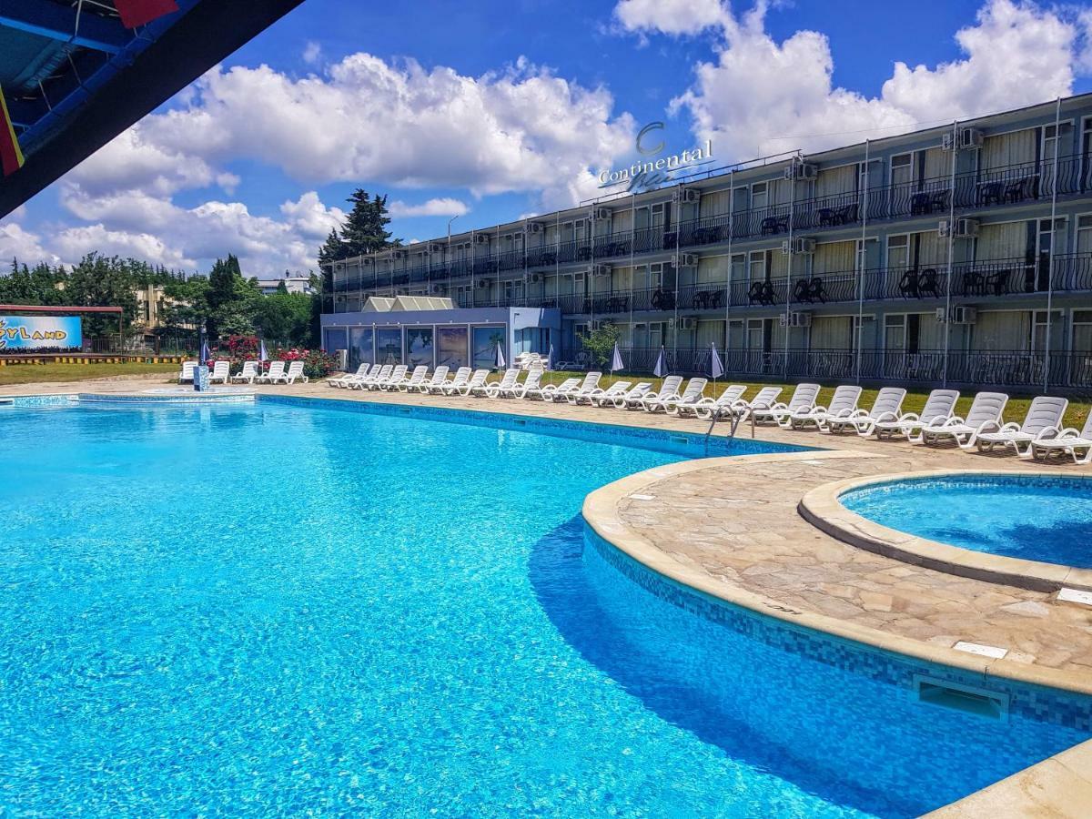 Continental Blu Hotel Pantai Sunny Bagian luar foto
